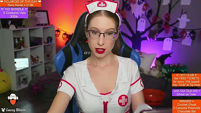 Snapshot of TheLaceyBloom chatting on 10/28/25, 01:20 TheLaceyBloom online show from 10/28/25, 01:20