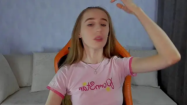 Snapshot of _mira_cle_ chatting on 11/06/25, 11:04 mira cle online show from 11/06/25, 11:04