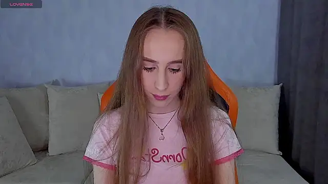 Snapshot of _mira_cle_ chatting on 03/06/26, 11:12 mira cle online show from 03/06/26, 11:12