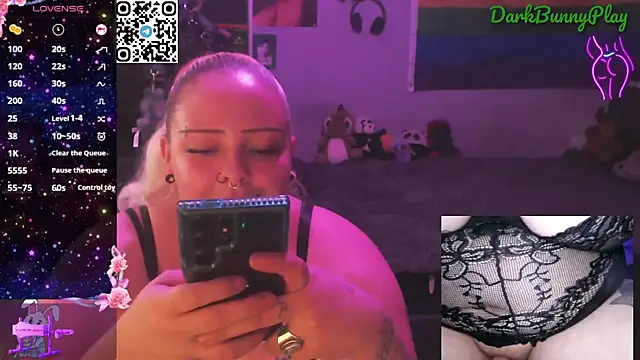 Snapshot of DarkBunnyPlay chatting on 12/18/25, 08:53 DarkBunnyPlay online show from 12/18/25, 08:53