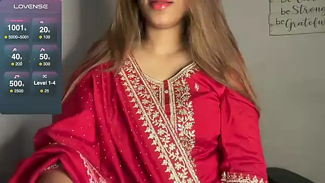 Snapshot of Queen_Sakhi chatting on 01/12/25, 09:40 Queen Sakhi online show from 01/12/25, 09:40