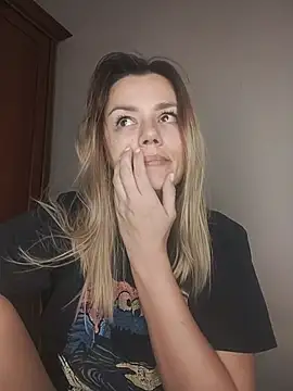 KrissSexi online show from 11/28/25, 05:15