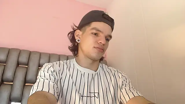 AlbertBernal69 online show from 03/06/25, 02:30