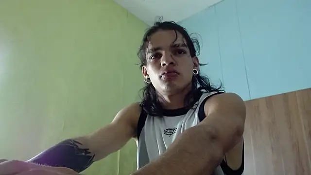 AlbertBernal69 online show from 10/18/25, 01:52