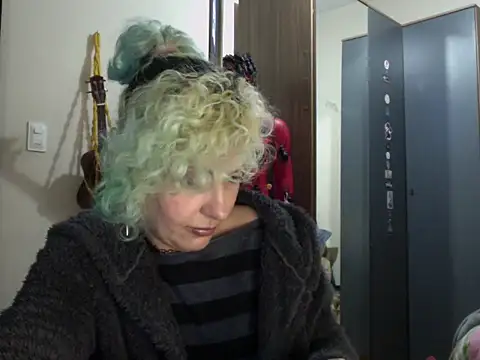 Snapshot of MariLouM chatting on 06/25/26, 08:57 MariLouM online show from 06/25/26, 08:57
