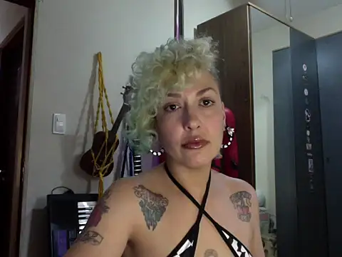 Snapshot of MariLouM chatting on 07/02/26, 07:42 MariLouM online show from 07/02/26, 07:42