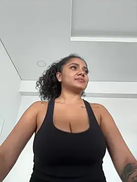Snapshot of Mariecurl chatting on 12/21/24, 03:31 Mariecurl online show from 12/21/24, 03:31