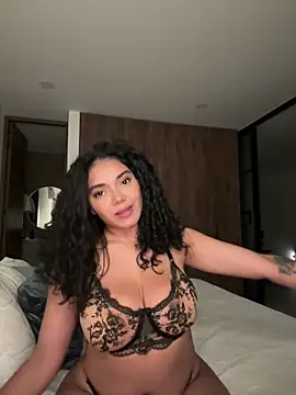 Snapshot of Mariecurl chatting on 02/06/25, 12:43 Mariecurl online show from 02/06/25, 12:43