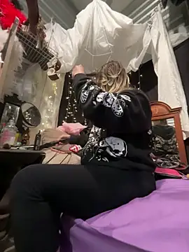 Snapshot of SummerBlueMoon chatting on 01/07/26, 03:31 SummerBlueMoon online show from 01/07/26, 03:31