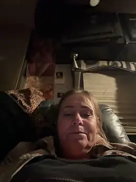 Snapshot of SummerBlueMoon chatting on 02/08/26, 02:15 SummerBlueMoon online show from 02/08/26, 02:15