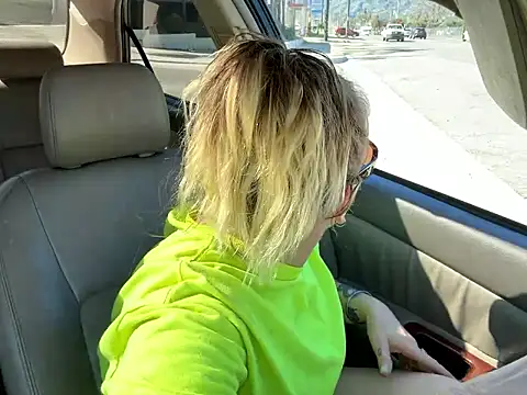 Snapshot of SummerBlueMoon chatting on 02/28/26, 09:38 SummerBlueMoon online show from 02/28/26, 09:38