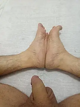 Hardapple01 online show from 10/19/25, 07:20