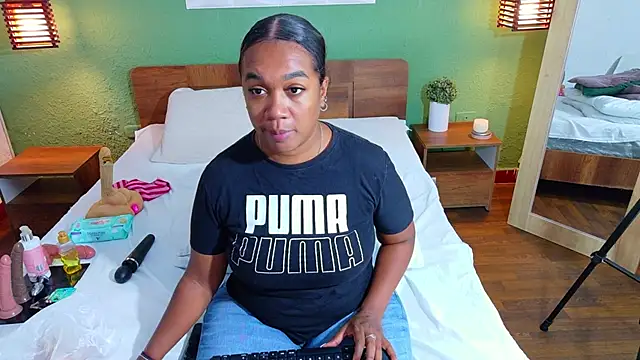 dannaahbrown online show from 10/19/25, 12:28