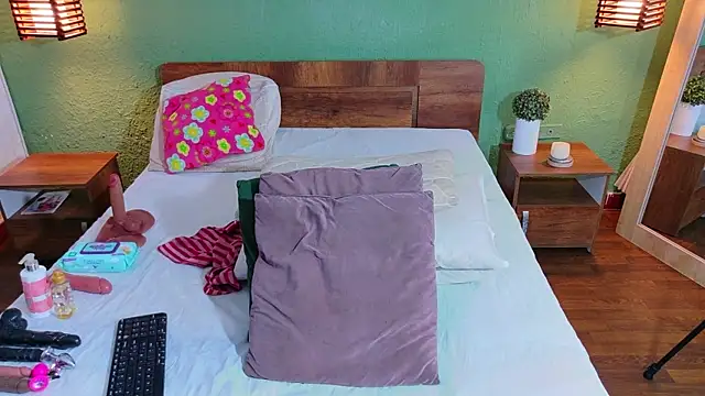 dannaahbrown online show from 06/08/26, 12:27
