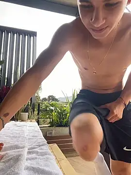 Snapshot of liuscast22 chatting on 04/19/26, 01:21 liuscast22 online show from 04/19/26, 01:21