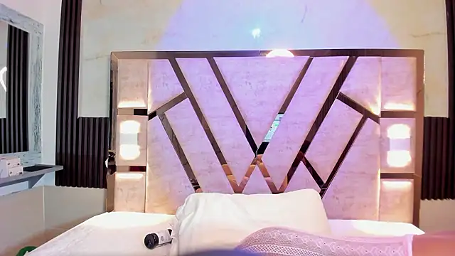 Athenea Mills online show from 02/03/26, 06:46