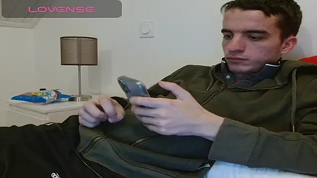 Tombgy07 online show from 12/04/25, 07:55