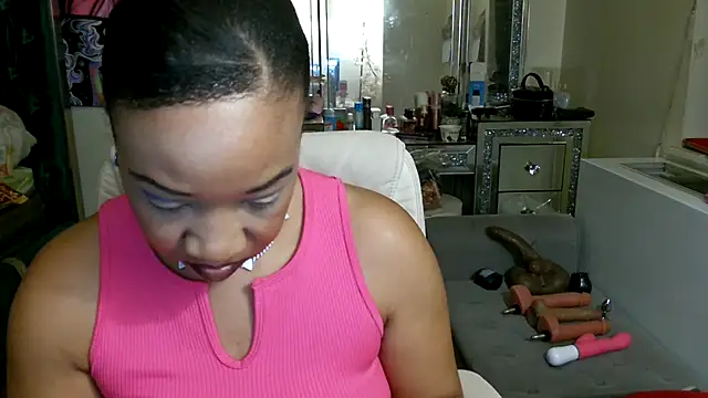 Snapshot of YasmineMinaj chatting on 01/21/25, 06:33 YasmineMinaj online show from 01/21/25, 06:33