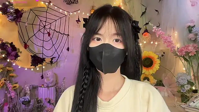 Snapshot of Your-Sunshine chatting on 10/24/25, 04:03 Your-Sunshine online show from 10/24/25, 04:03