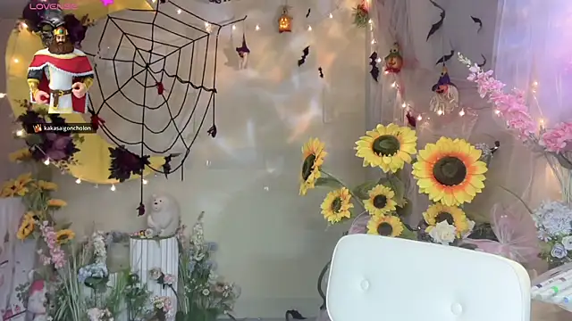 Snapshot of Your-Sunshine chatting on 10/25/25, 05:19 Your-Sunshine online show from 10/25/25, 05:19