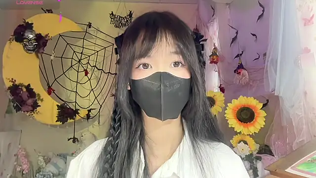 Snapshot of Your-Sunshine chatting on 11/04/25, 04:33 Your-Sunshine online show from 11/04/25, 04:33