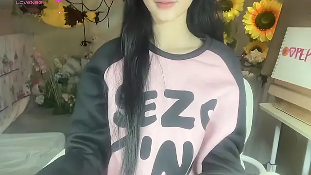 Snapshot of Your-Sunshine chatting on 11/05/25, 04:51 Your-Sunshine online show from 11/05/25, 04:51