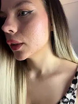 Snapshot of KittyKatyDream chatting on 03/13/25, 01:29 KittyKatyDream online show from 03/13/25, 01:29