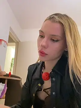 Snapshot of KittyKatyDream chatting on 04/01/26, 04:37 KittyKatyDream online show from 04/01/26, 04:37