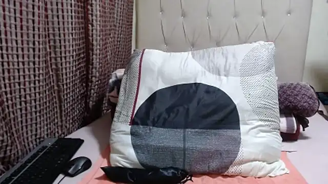 CHOCOLATEDARKBUSTYX online show from 11/27/25, 07:16