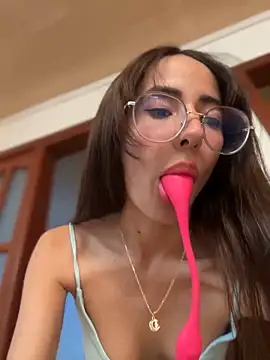 lauravasquez online show from 12/15/24, 07:10