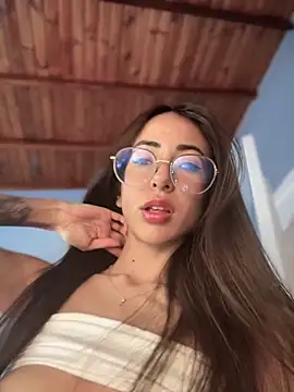 lauravasquez online show from 09/29/25, 03:06