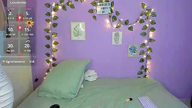 Snapshot of charlottte_queen chatting on 02/11/25, 09:14 charlottte queen online show from 02/11/25, 09:14