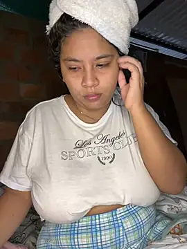 moncerrat luna online show from 02/12/25, 05:16