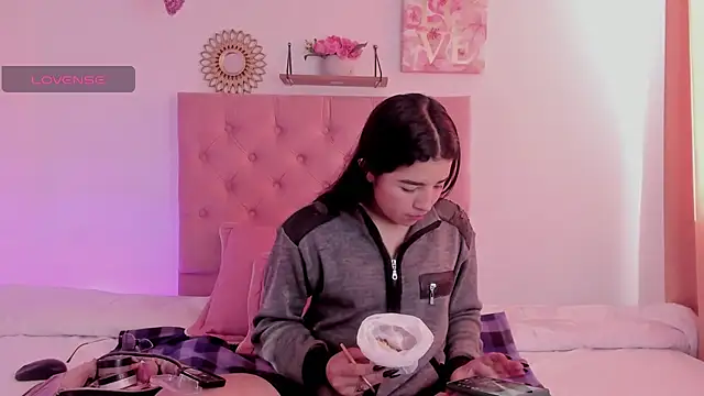 aliice walker  online show from 12/05/24, 12:22