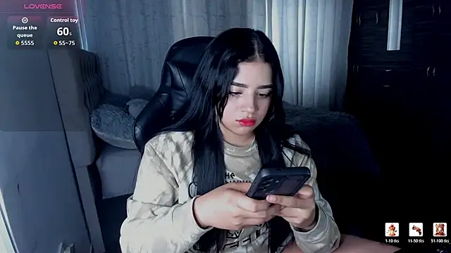 Snapshot of aliice_walker_ chatting on 06/13/26, 09:57 aliice walker online show from 06/13/26, 09:57