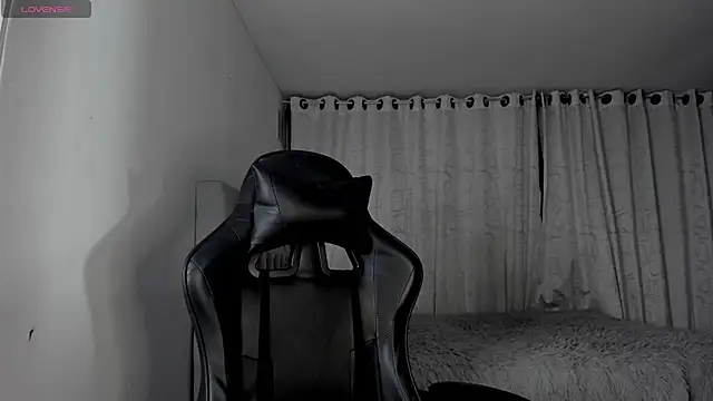 Snapshot of aliice_walker_ chatting on 08/04/26, 03:32 aliice walker online show from 08/04/26, 03:32