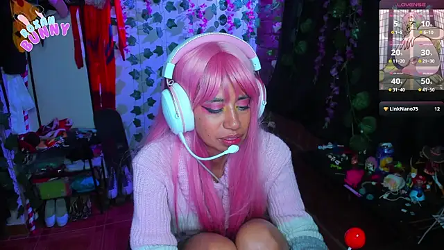 Roxanbunny1 online show from 03/18/25, 05:52