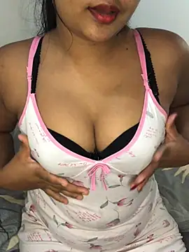 Snapshot of Rose_Olivia chatting on 01/27/25, 12:58 Rose Olivia online show from 01/27/25, 12:58