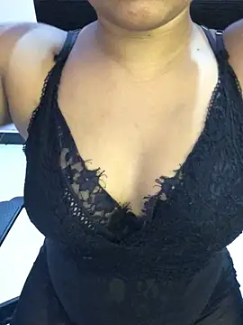 Snapshot of Rose_Olivia chatting on 03/26/26, 04:12 Rose Olivia online show from 03/26/26, 04:12