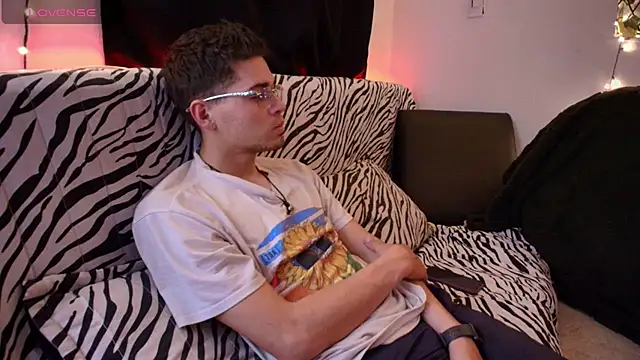 Snapshot of kisstarxxx chatting on 02/15/26, 07:51 kisstarxxx online show from 02/15/26, 07:51