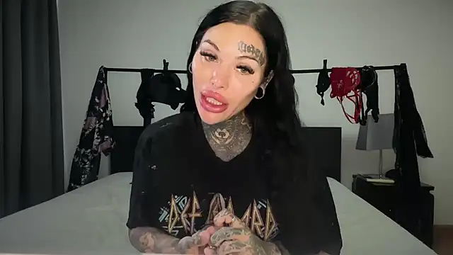 claudiacvc95 online show from 11/06/25, 03:07