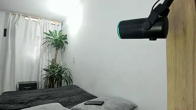 Snapshot of Lia-y-felipe chatting on 11/30/25, 08:24 Lia-y-felipe online show from 11/30/25, 08:24