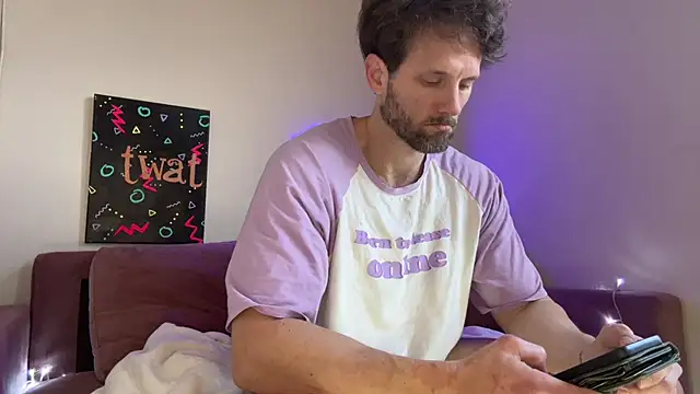 Snapshot of alexmannd chatting on 12/17/25, 05:52 alexmannd online show from 12/17/25, 05:52