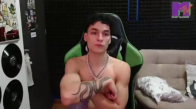 Curly Angel24 online show from 02/02/25, 11:21