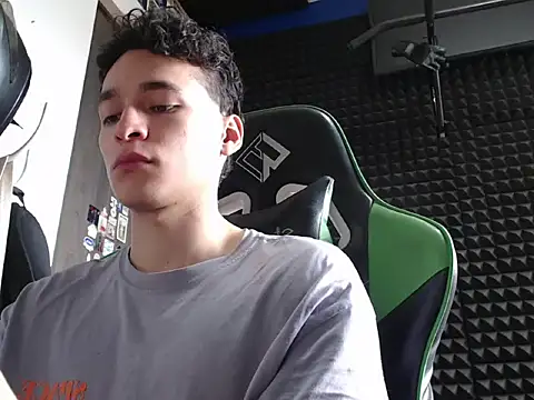 Snapshot of Curly_Angel24 chatting on 02/19/26, 02:57 Curly Angel24 online show from 02/19/26, 02:57