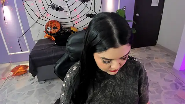 martinasaez online show from 10/15/25, 08:31