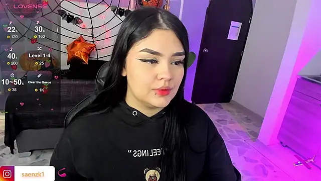 martinasaez online show from 10/18/25, 08:09