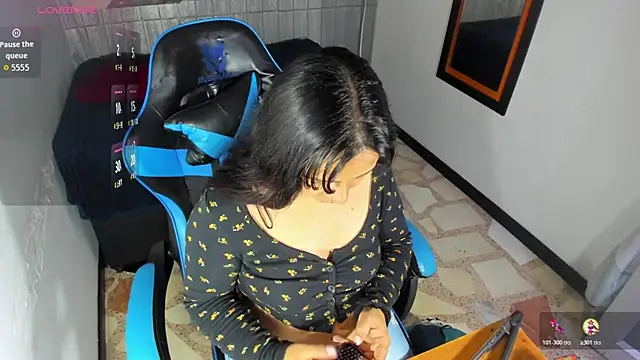 Charis 21 online show from 10/26/25, 01:44