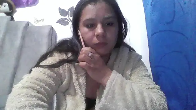 Snapshot of Charis_21 chatting on 04/17/26, 11:19 Charis 21 online show from 04/17/26, 11:19