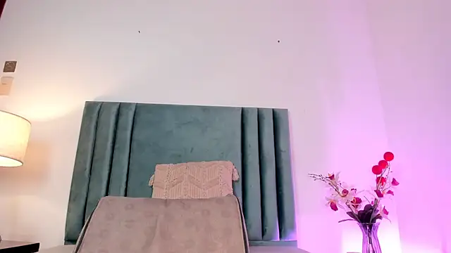 NoraDasilva online show from 12/31/24, 03:45